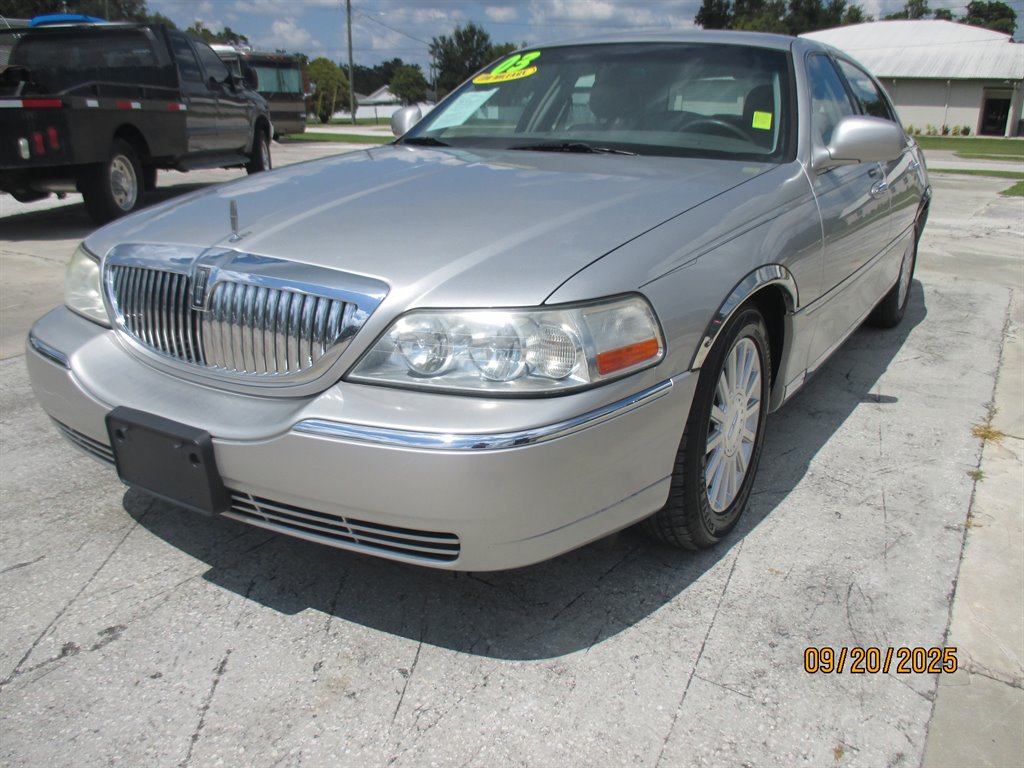 2003 Lincoln Town Car