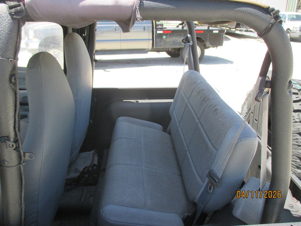 1998 Jeep Wrangler SE - Photo 11